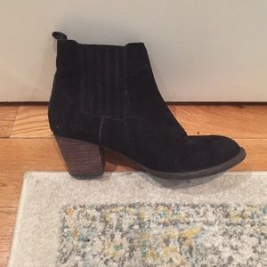American Eagle booties