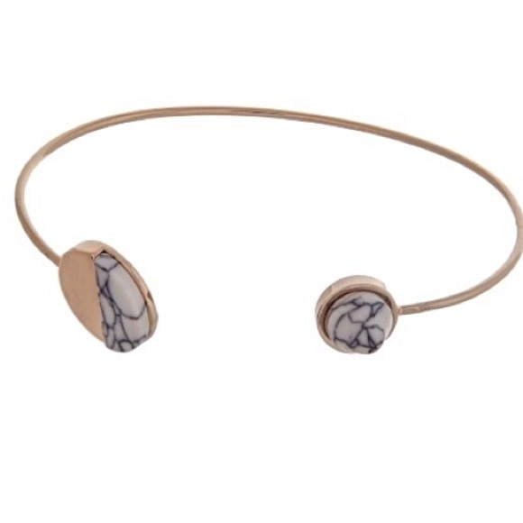 Jewelry - 🎹👉🏼Dainty Gold Circle Cuff-White Howlite Jewelry - 🎹👉🏼Dainty Gold Circle Cuff-White Howlite