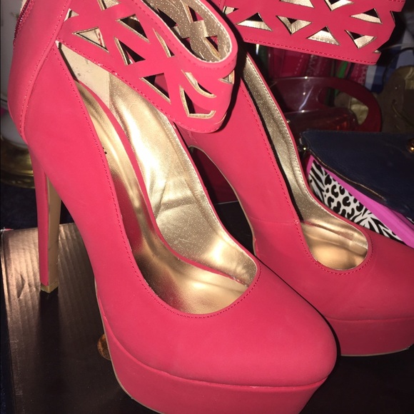 Size 7 red stilettos