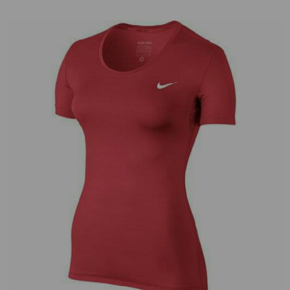 Women's Nike pro fit tee