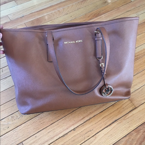 Michael kors jet set tote