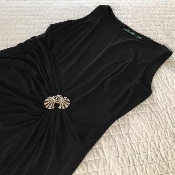 ✨ MAJOR price drop ✨ Sleeveless Gown - Picture 2 of 4