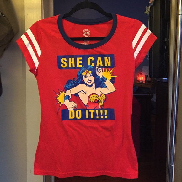 Wonder Woman Tee - M