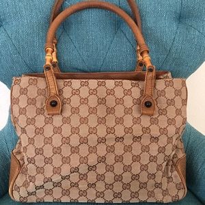 Authentic GUCCI handbag in classic brown/beige GG