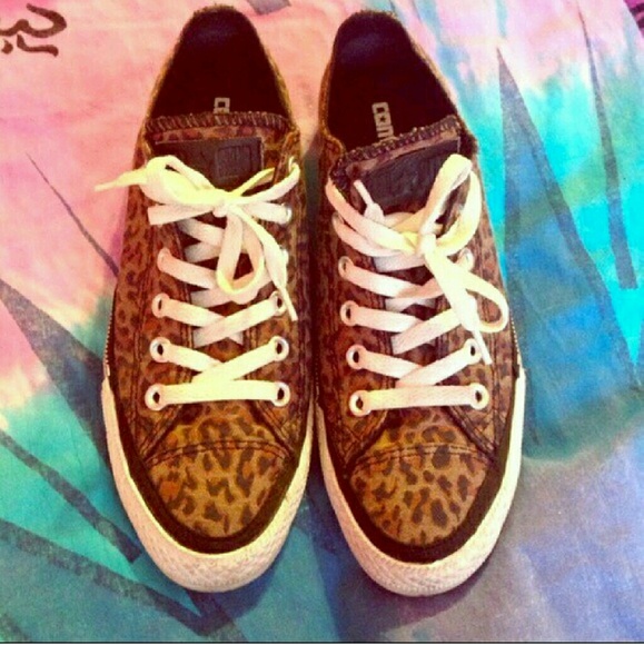 Chuck Taylor Leopard Print women Size 8