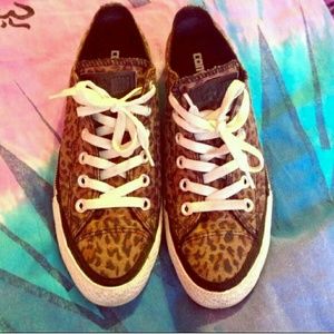 Chuck Taylor Leopard Print women Size 8