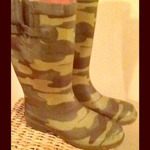 Camo Rain boots size 7