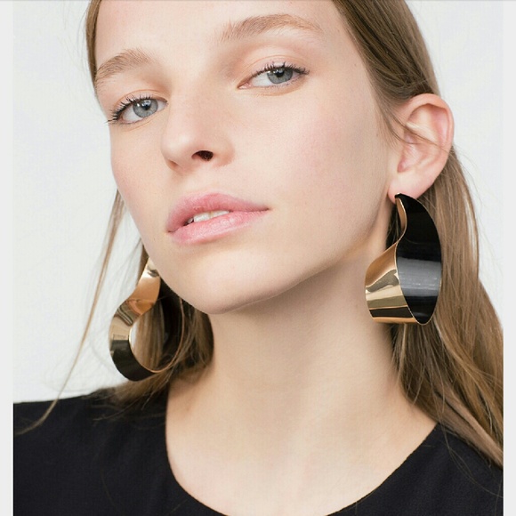 Zara Black and Gold Earings