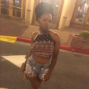 Meet your Posher, Latitia