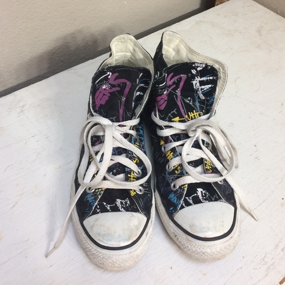Graffiti converse high tops