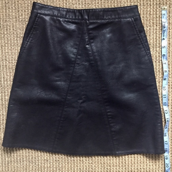 Zara black vegan leather skirt - Picture 1 of 4
