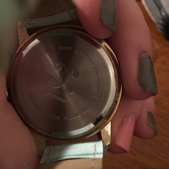 Watchhhh - Picture 3 of 3