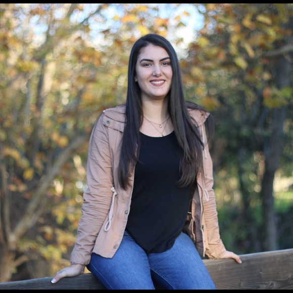 Meet your Posher, Adriana