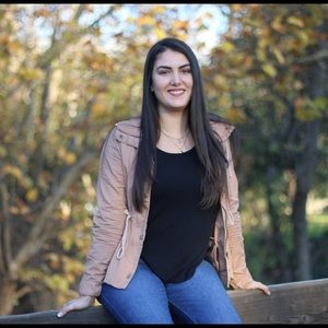 Meet your Posher, Adriana