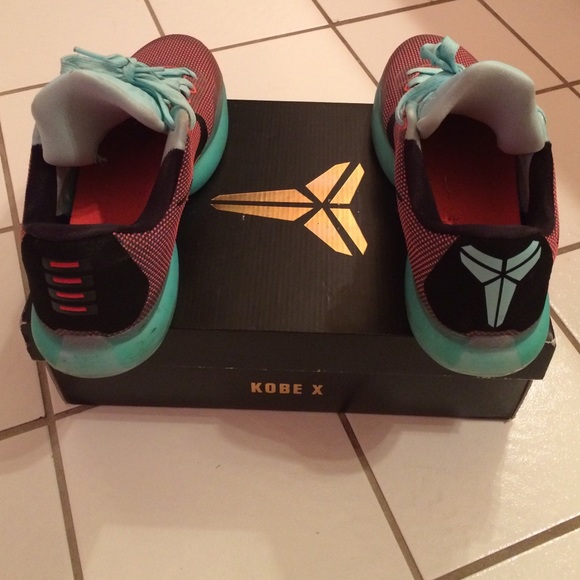Kobe X Size 10 - Picture 3 of 4