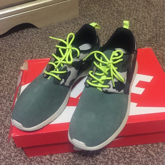 Nike RosheRun Camo