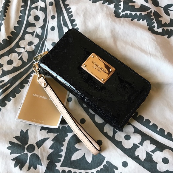 Michael Kors wristlet