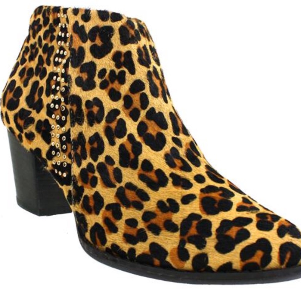 *LIQUIDATION PRICE* NWT. Leopard Bootie
