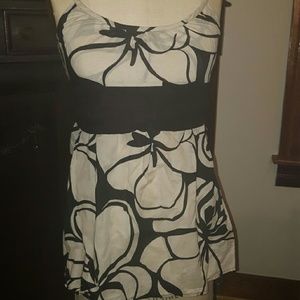 NY& Co. Black and white floral top