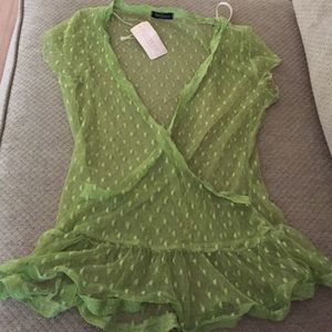 New medium shear green top