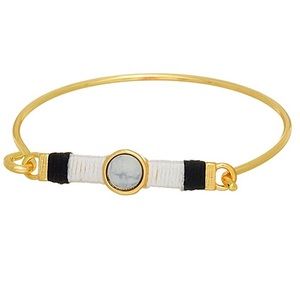 🎹👉🏼Dainty & Slim Gold Tone Thread Latch Bangle- White & Black
