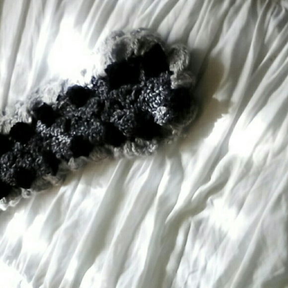 Short scarf - Picture 2 of 2