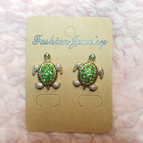 ๐ Enamel Turtle Stud Earrings - Picture 3 of 5
