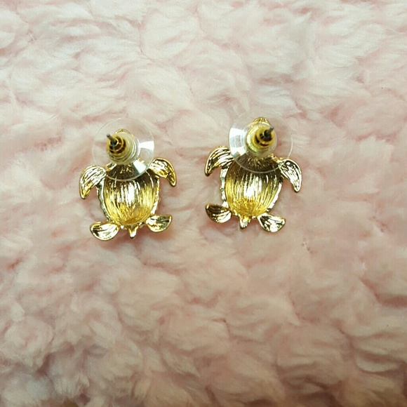 ๐ Enamel Turtle Stud Earrings - Picture 5 of 5