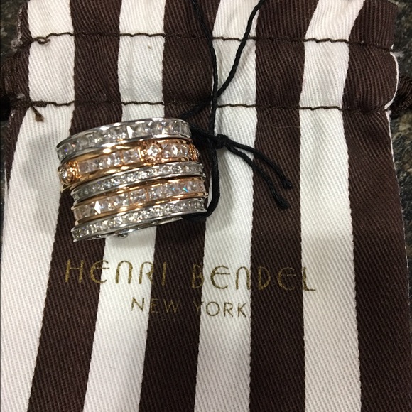 ✨Emaculate✨Henri Bendel Stacking Ring