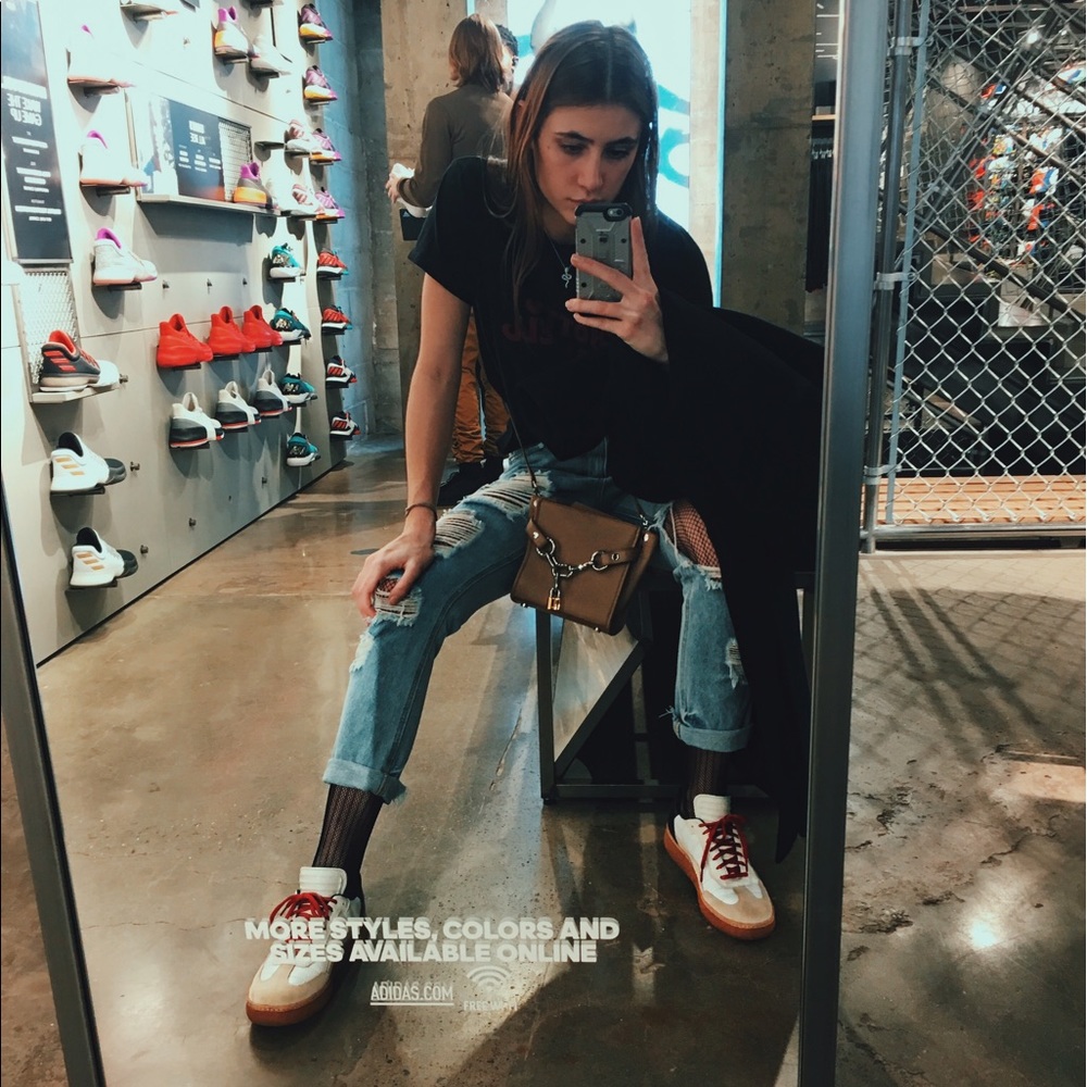 Meet your Posher, Avery