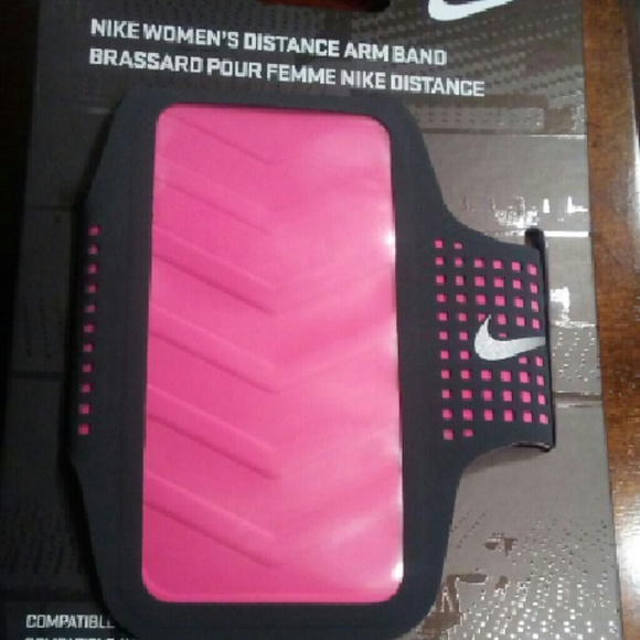 Nikes womens distance armband