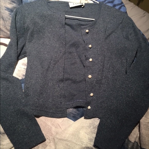 A.Byer. Short cardigan.
