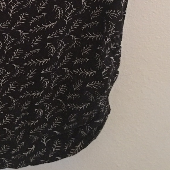 Cute + Comfy 🤰💛 Maternity Tee - Picture 2 of 4