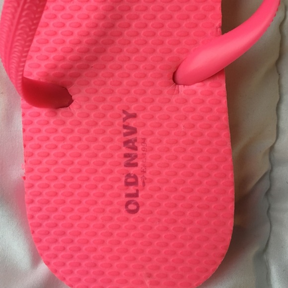 Old Navy Flip flops! - Picture 2 of 2