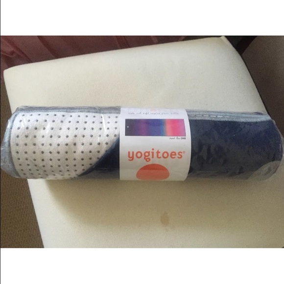 Yogitoes The ONE yoga towel.