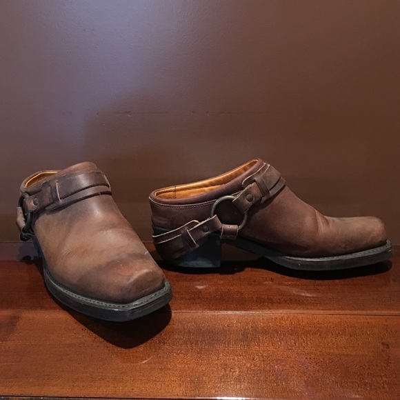 Frye clogs