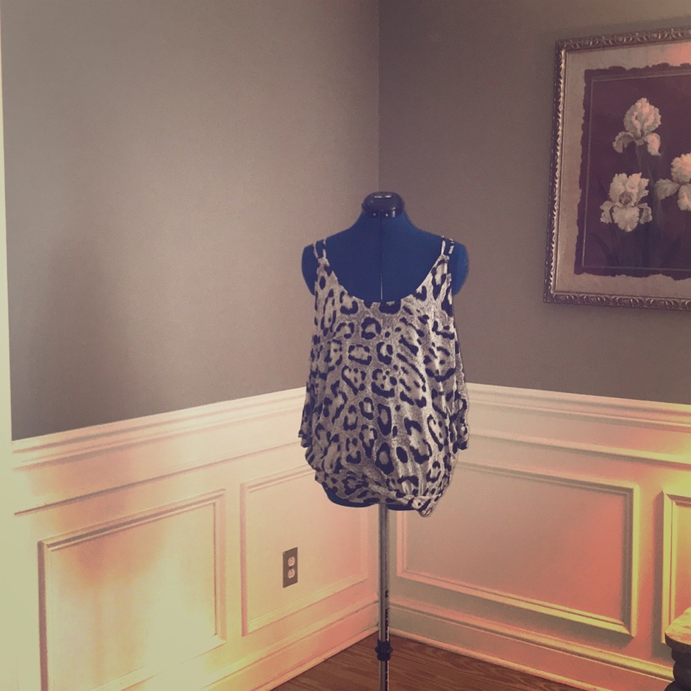 International concepts open shoulder size medium