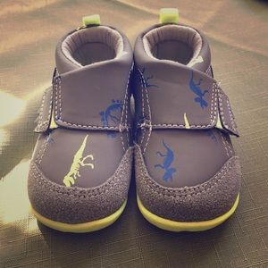 Dinosaur Carter's Every Step Shoes! CUTE🐊