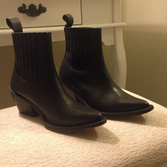 Boots - Picture 3 of 3