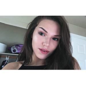 Meet your Posher, Cristal