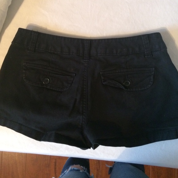 Black shorts - Picture 2 of 3