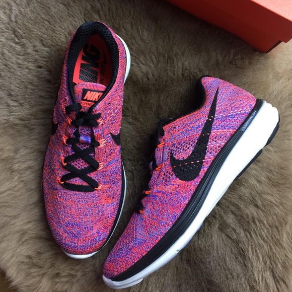 ☀️HP☀️NWT nike flyknit 150$ - Picture 3 of 4