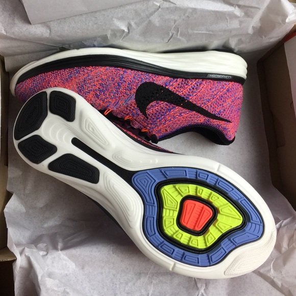 ☀️HP☀️NWT nike flyknit 150$ - Picture 4 of 4