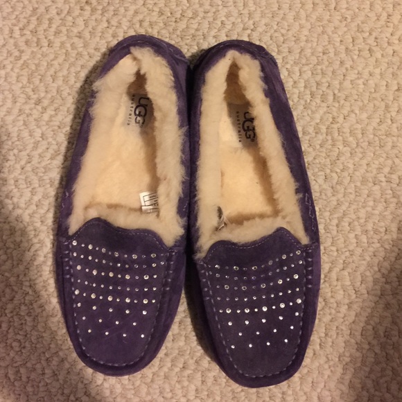 Gorgeous UGG purple slip on flats