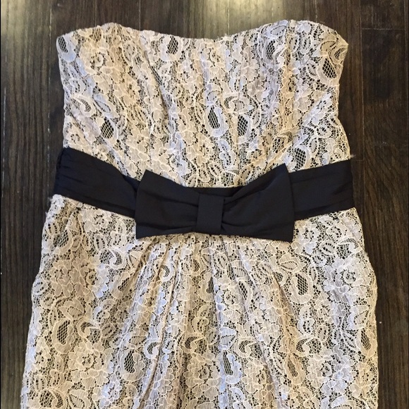 🆕LACE FLORAL DRESS - Picture 2 of 3