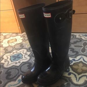Black glossy hunter boots