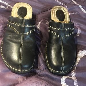 Women's clarks clogs. Size 9
