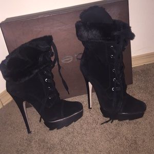 Bebe boots worn once like brand new furry top