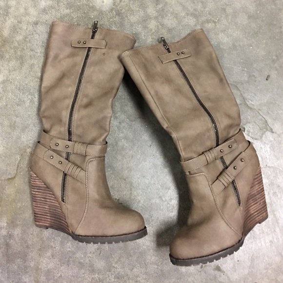 Wedge boots