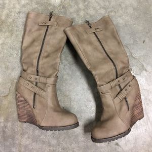 Wedge boots
